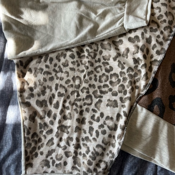 Leopard Colorblock Oversized  Medium Long sleeve Top - Picture 9 of 13